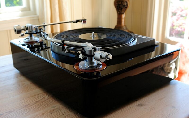 Why Do Some Turntables Have Two Tonearms